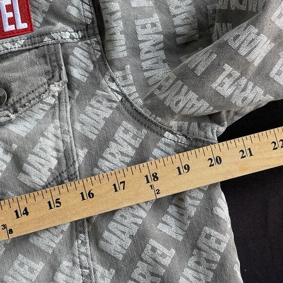 Marvel Mens Jean Jacket Medium Button Up AOP Logo Gray Denim Superhero Movies - Picture 8 of 10